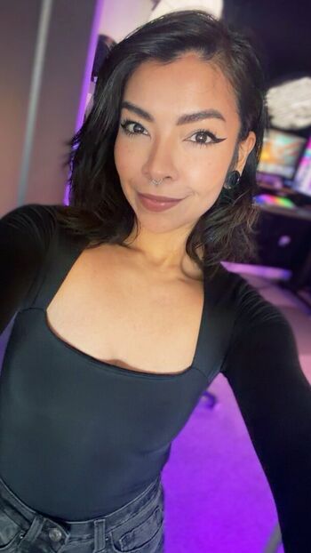 AileenSenpaiReacts