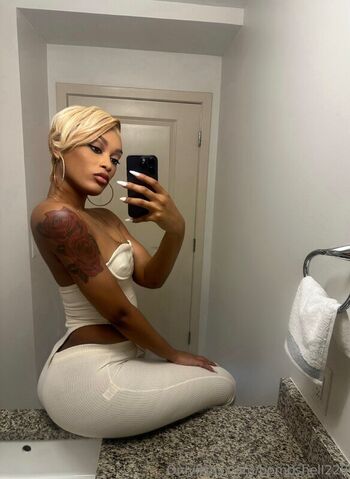__Bombshell__