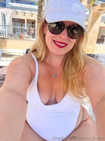 Curvy_Krysta