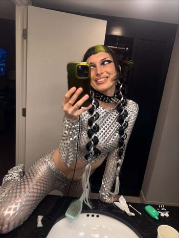 Dani Thorne