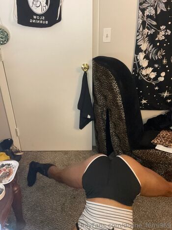divine_femi969