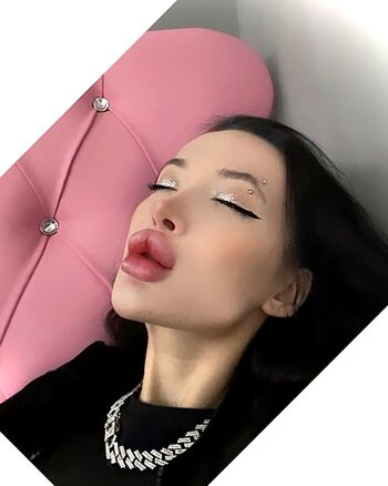 eva_u_tits