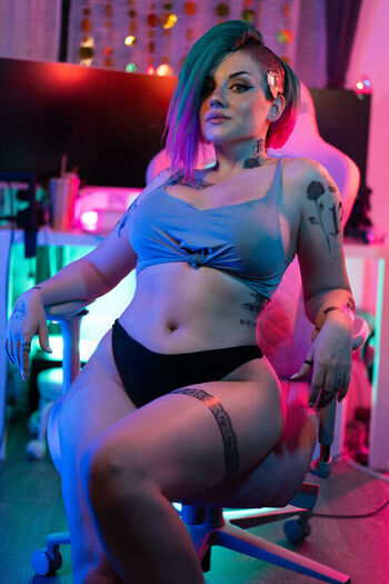 Ezy Summers Cosplay