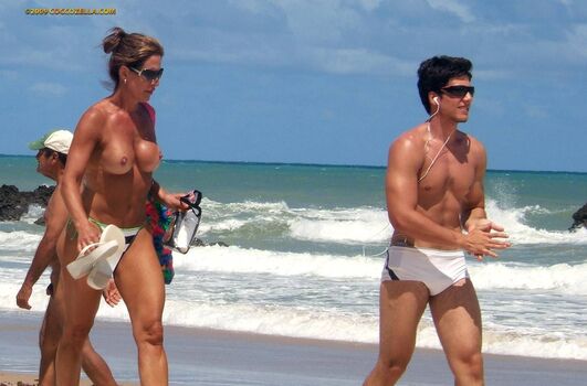 Flagras Em Praia