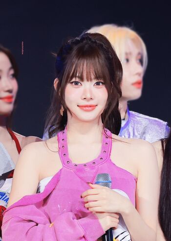 Hong Eunchae 홍은채 | LESSERAFIM