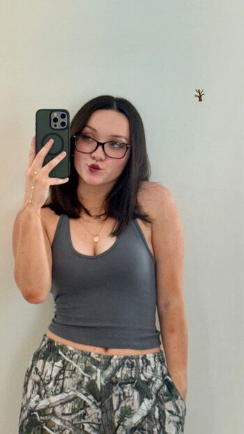 Izzy Moreno / ItsIzzyMania