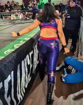Izzy Moreno / ItsIzzyMania