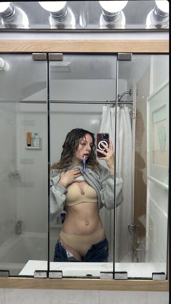 Julia Dicesare