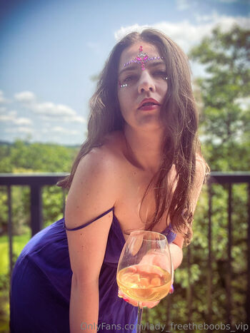 lady_freetheboobs_vip