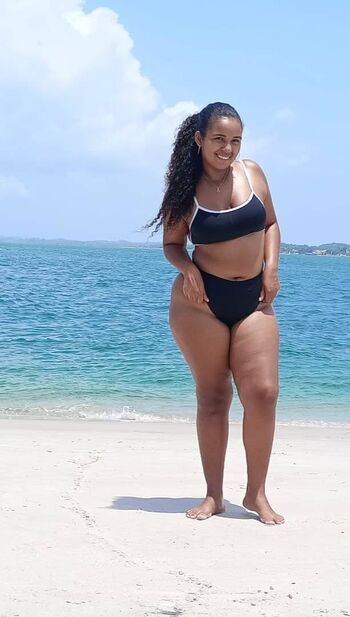 Letícia Mello