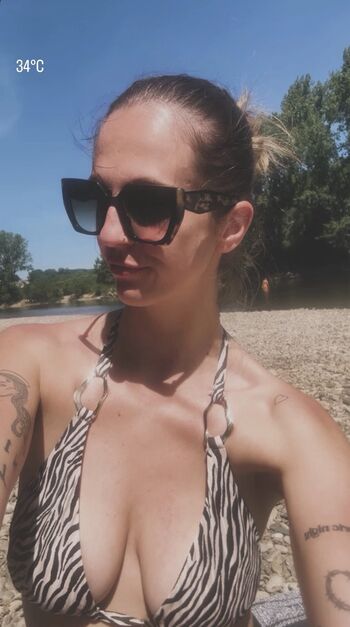_lilyhot_