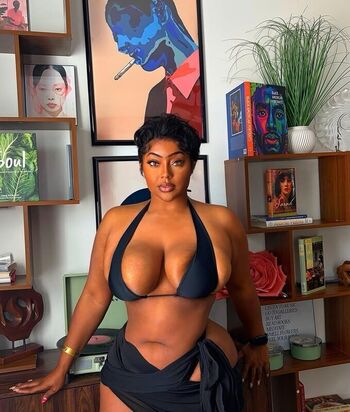mona_juicy