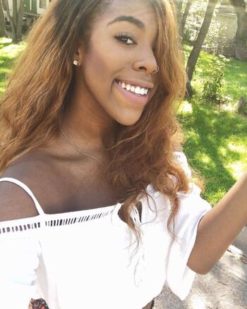 Naomi Simone
