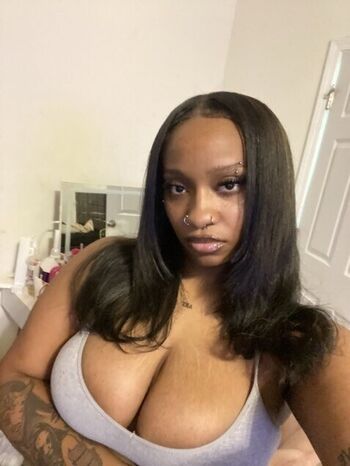 Raeleightorrez1