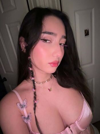 Sabrina Pezeshkian
