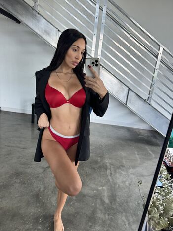 Scarlet Vas