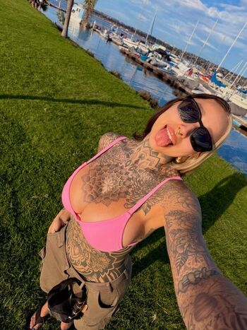 Split_tongue_bri