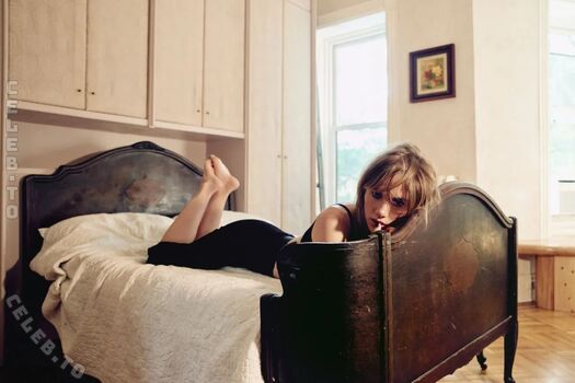 Suki Waterhouse