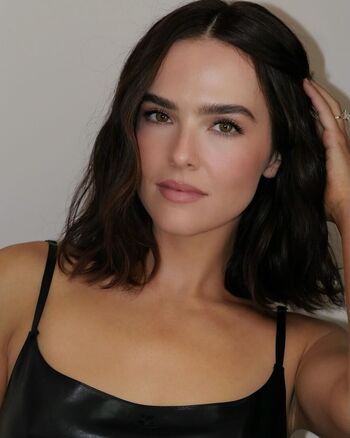 Zoey Deutch